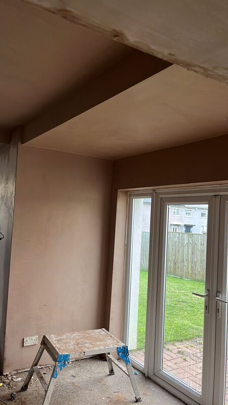 A picture of a freshly plastered dining room by Ard Plasterers Nottingham.