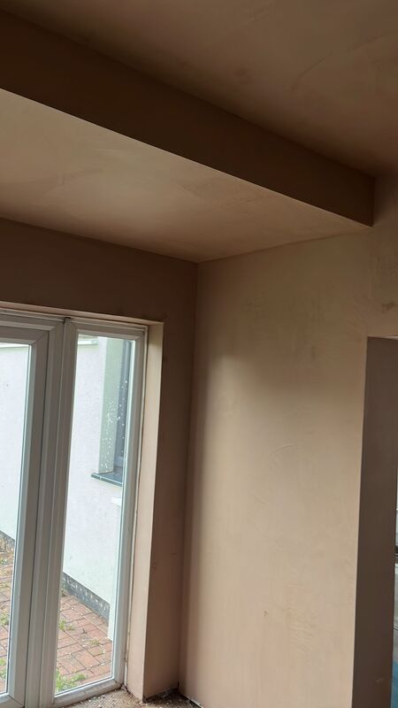A picture of freshly plastered ceiling and walls by Ard Plasterers Nottingham